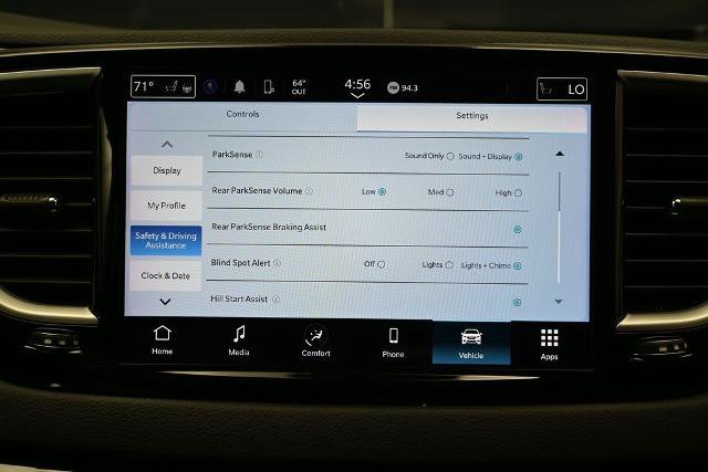 Used 2024 Chrysler Pacifica Touring-L FWD image 32