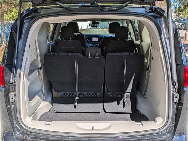 Used 2023 Chrysler Voyager LX image 12
