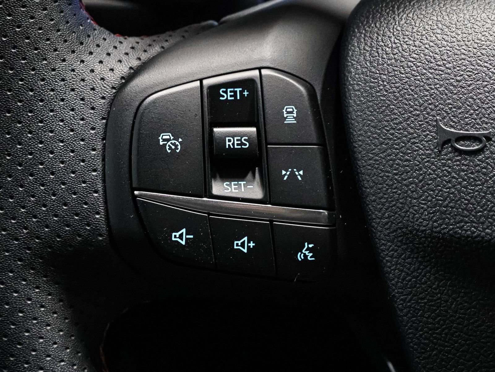 Certified 2025 Ford Escape ST-Line Elite image 35