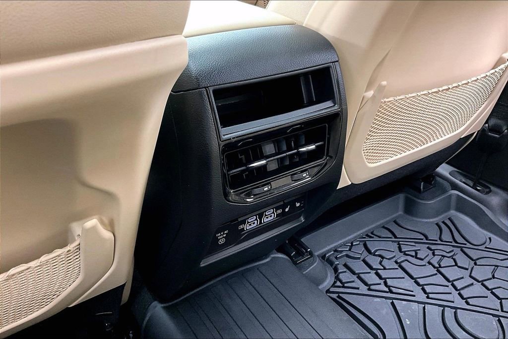 Used 2024 Jeep Grand Cherokee Limited AWD/4WD image 32