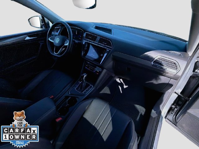 Used 2023 Volkswagen Tiguan SE w/ Panoramic Sunroof Package FWD image 15