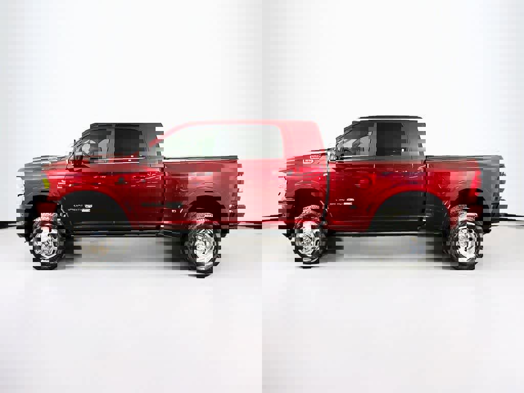 Used 2024 RAM 3500 Limited image 2