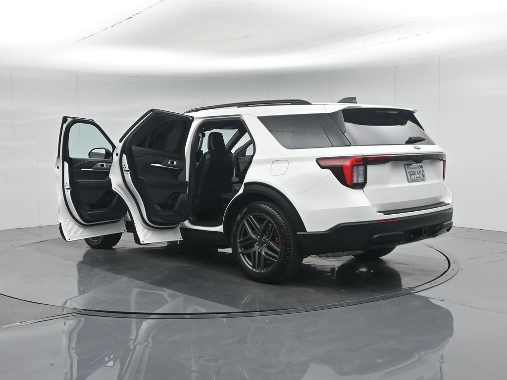 Certified 2025 Ford Explorer ST-Line w/ Premium Package RWD image 38