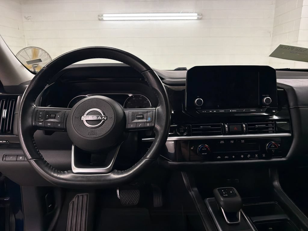 Used 2025 Nissan Pathfinder SV FWD image 9