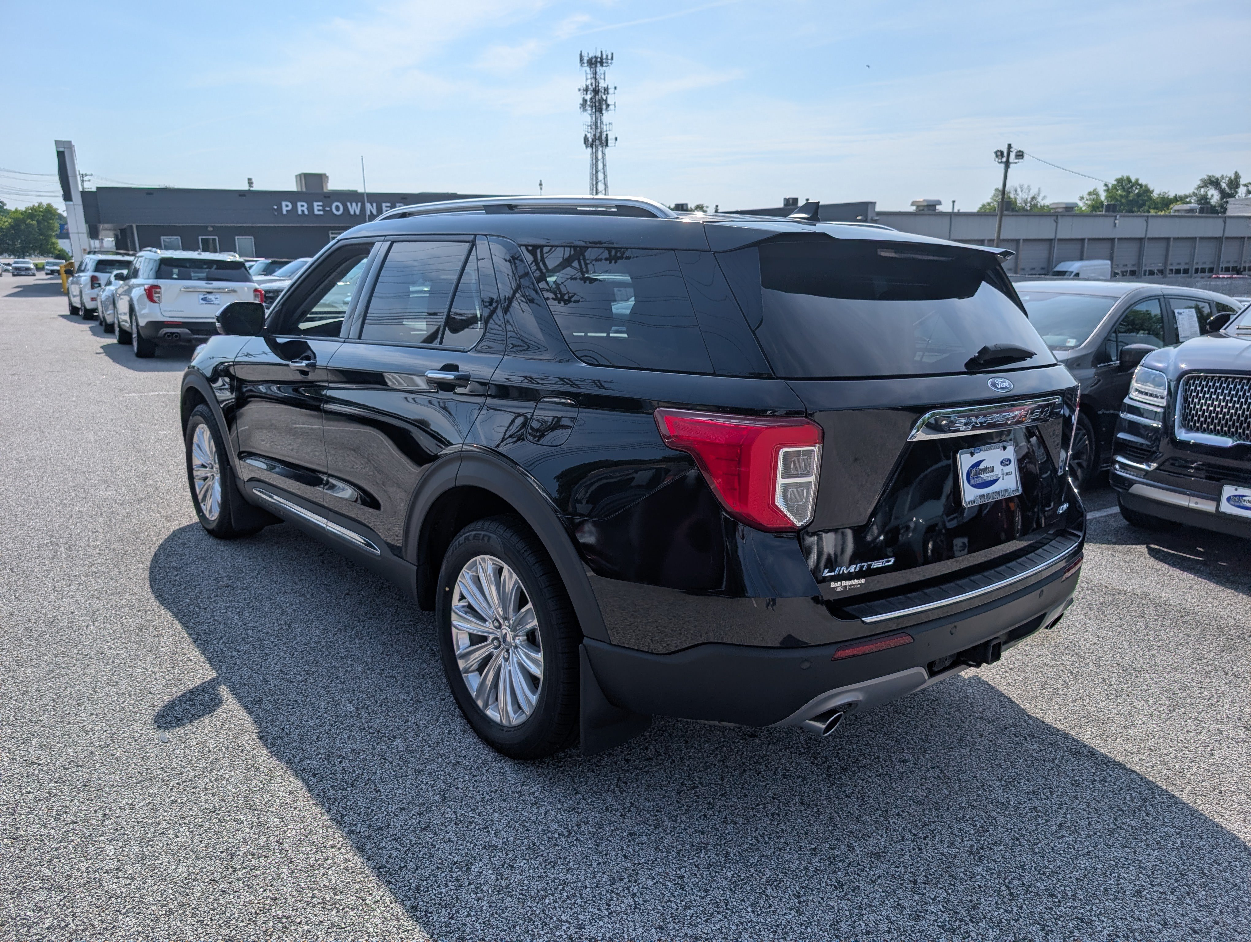 Certified 2022 Ford Explorer Limited w/ Limited Technology Package AWD/4WD image 5