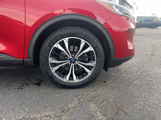 Certified 2022 Ford Escape SE w/ SE Sport Appearance Package image 9