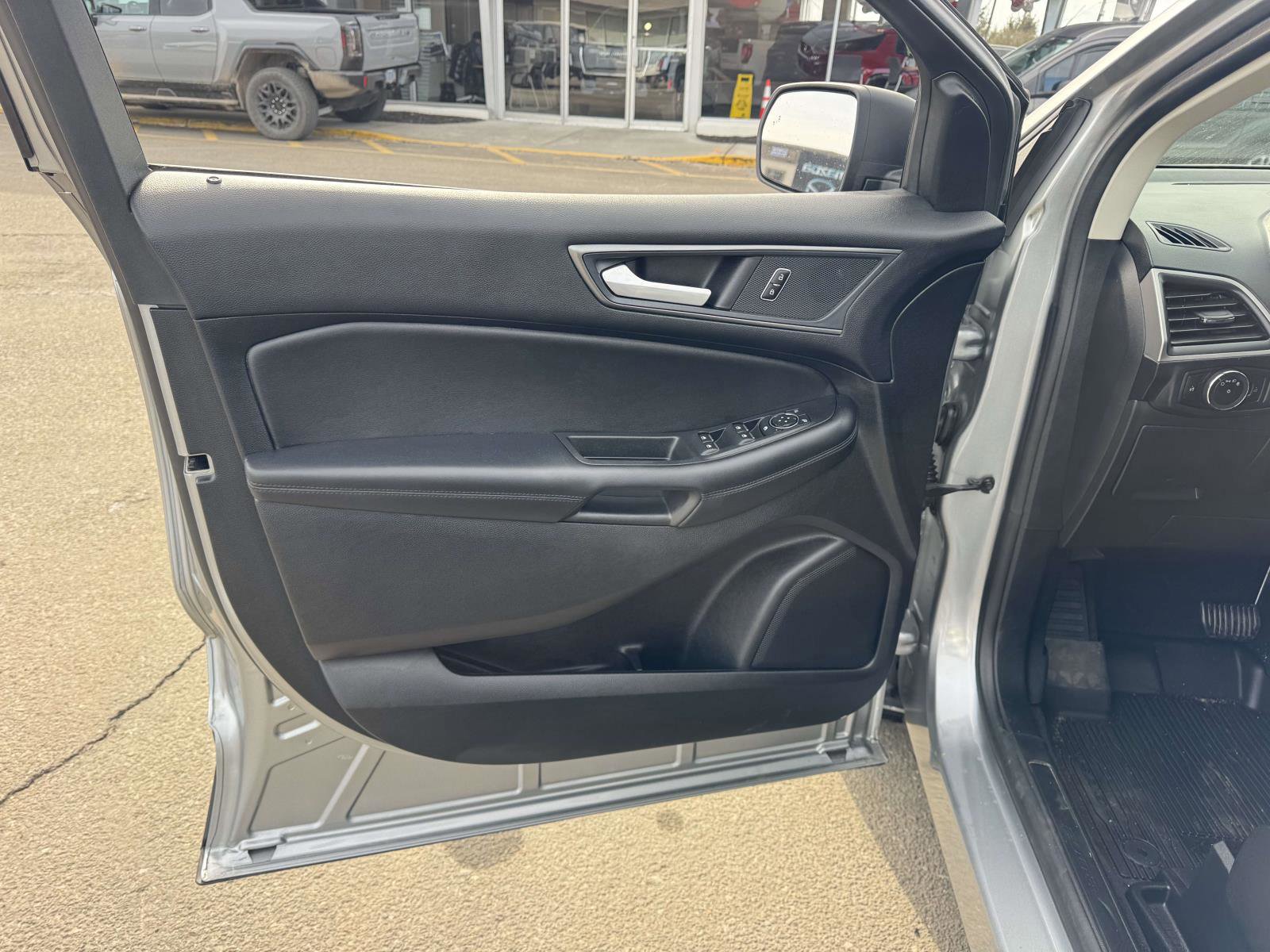 Certified 2024 Ford Edge SE image 18