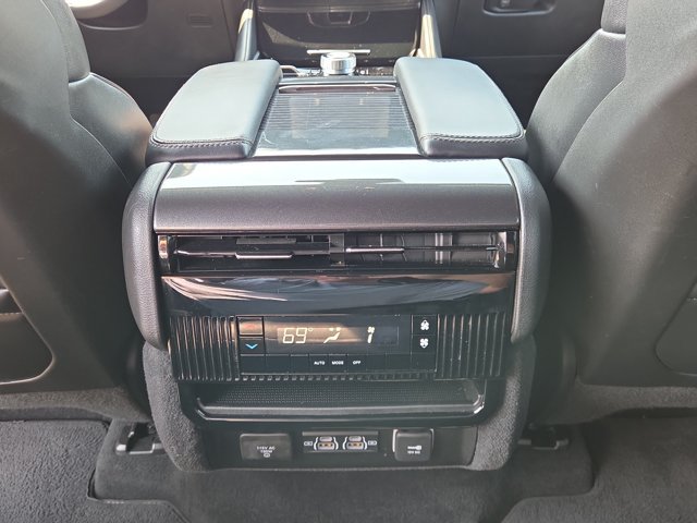 Used 2022 Jeep Wagoneer Series I AWD/4WD image 13