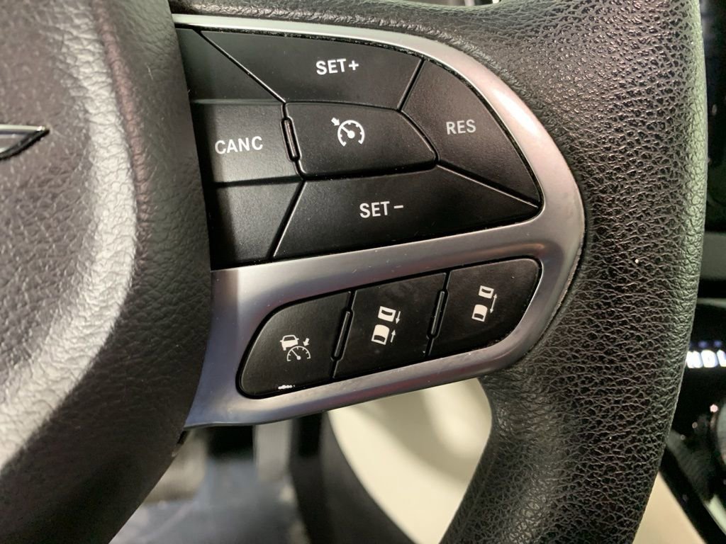Used 2020 Chrysler Pacifica Touring w/ Advanced Safetytec Group FWD image 22
