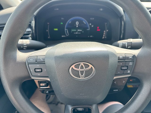 Used 2025 Toyota Camry LE FWD image 14