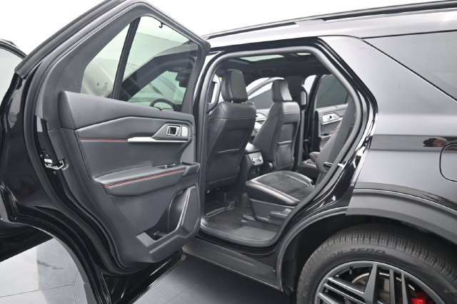 Certified 2025 Ford Explorer ST AWD/4WD image 16