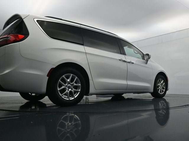 Used 2022 Chrysler Pacifica Touring-L FWD image 36