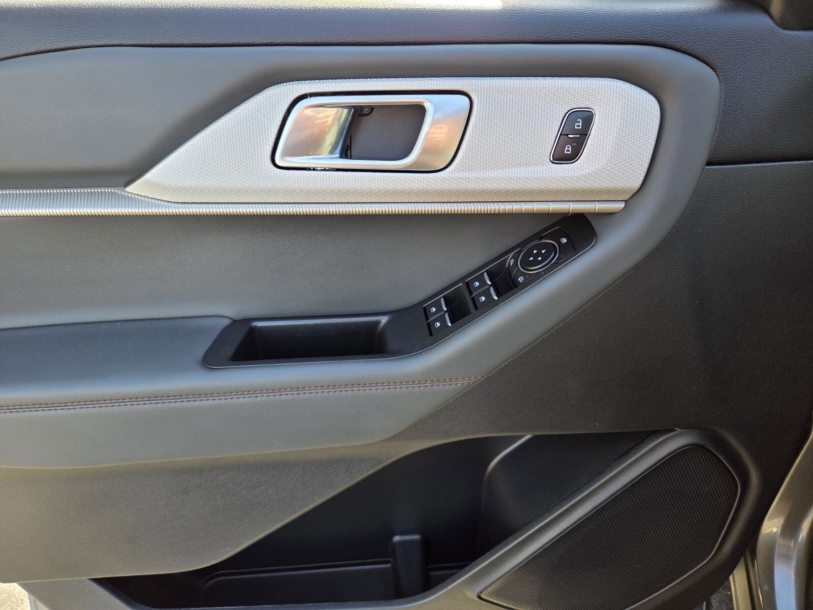 Certified 2025 Ford Explorer Active image 18