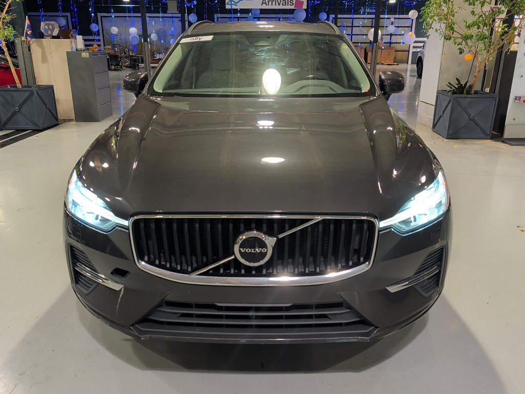 Used 2022 Volvo XC60 B5 Momentum w/ Climate Package FWD image 5