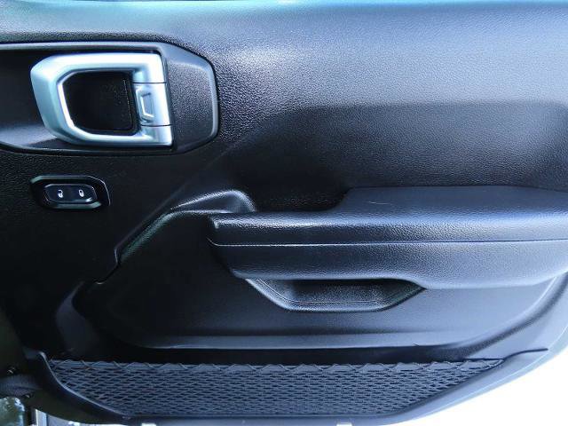 Used 2023 Jeep Gladiator Mojave w/ Cold Weather Group image 21