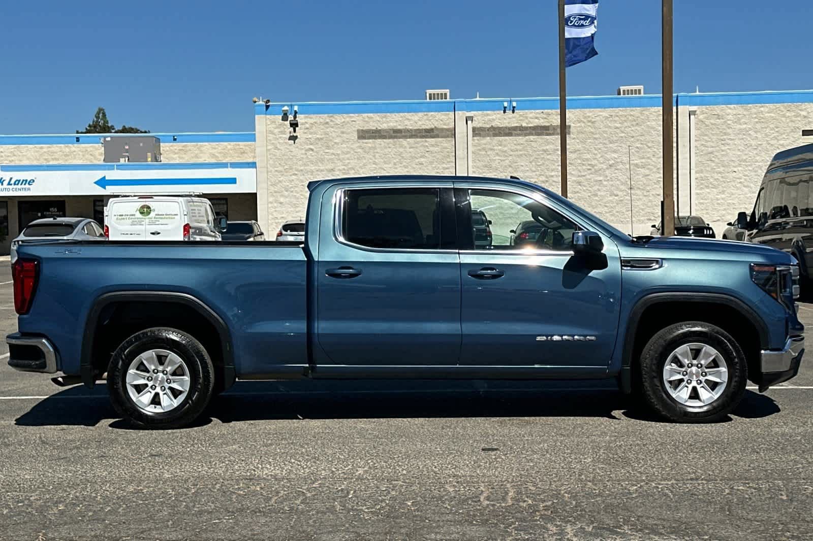 Used 2024 GMC Sierra 1500 SLE AWD/4WD image 9