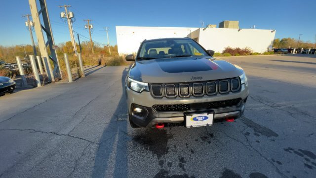 Used 2022 Jeep Compass Trailhawk w/ Trailhawk Elite Group AWD/4WD image 3