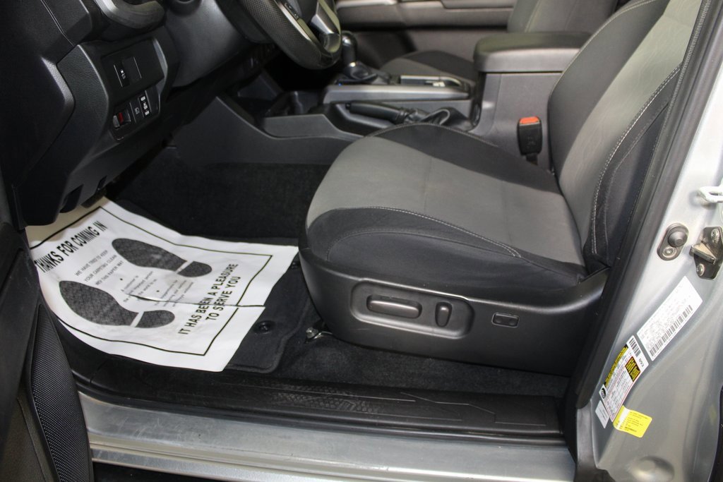 Used 2023 Toyota Tacoma TRD Off-Road image 9