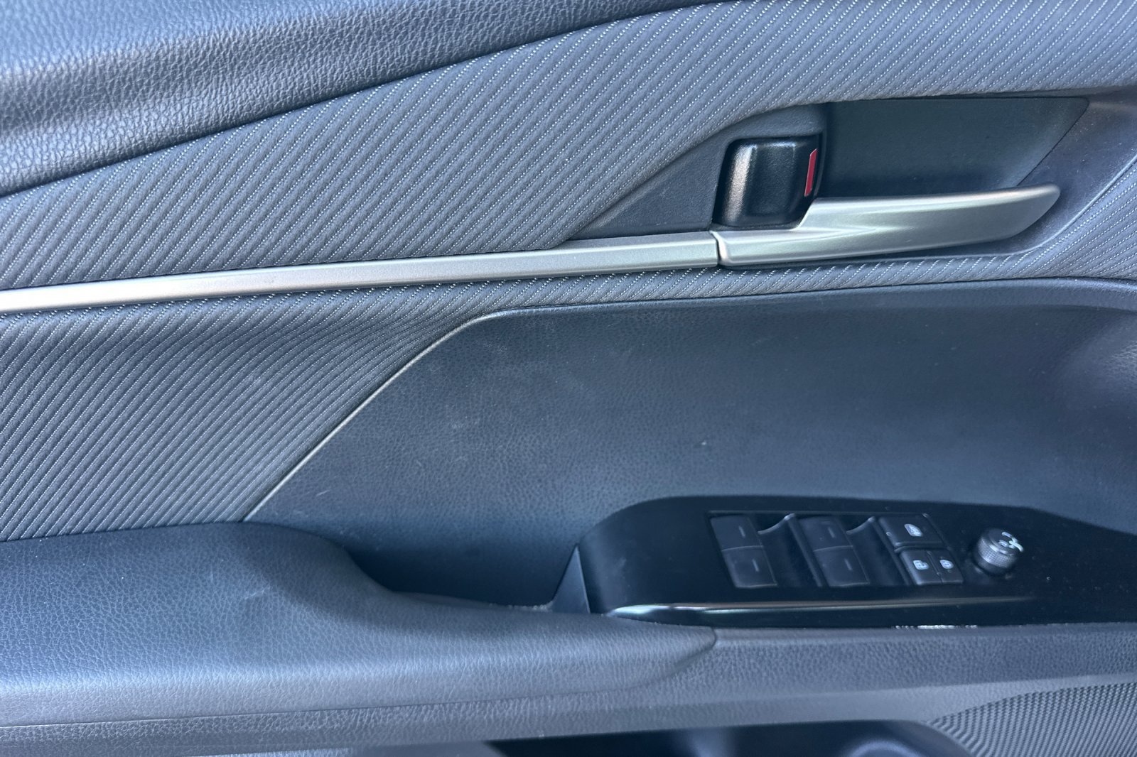 Used 2025 Toyota Camry SE FWD image 10