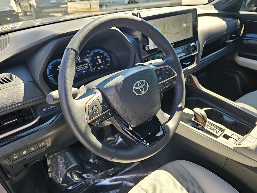 Used 2025 Toyota Grand Highlander AWD Hybrid image 23