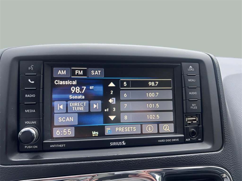 Used 2016 Chrysler Town & Country Touring image 25