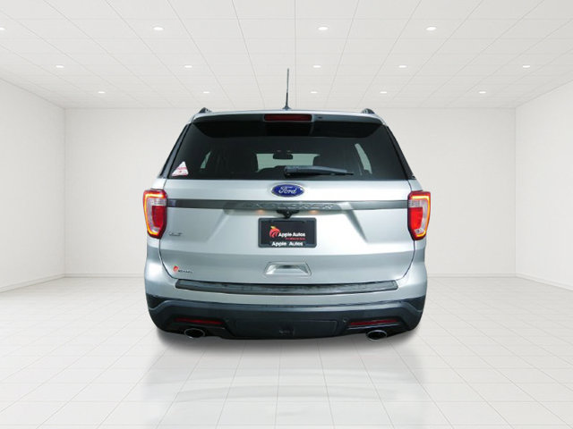 Certified 2018 Ford Explorer XLT w/ Equipment Group 202A FWD image 8