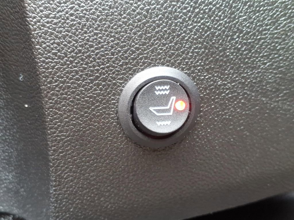 Used 2023 GMC Terrain SLE w/ LPO, Floor Liner Package AWD/4WD image 11