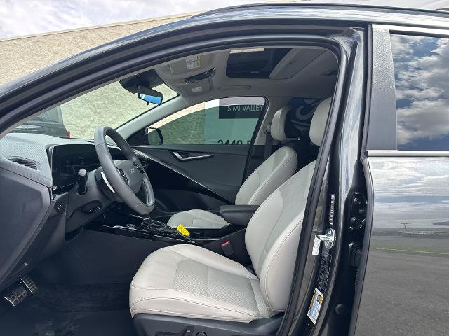 Used 2023 Kia Niro EX Touring FWD image 9