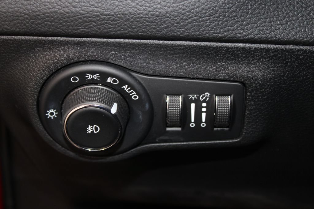 Used 2018 Jeep Compass Trailhawk w/ Leather Interior Group AWD/4WD image 39