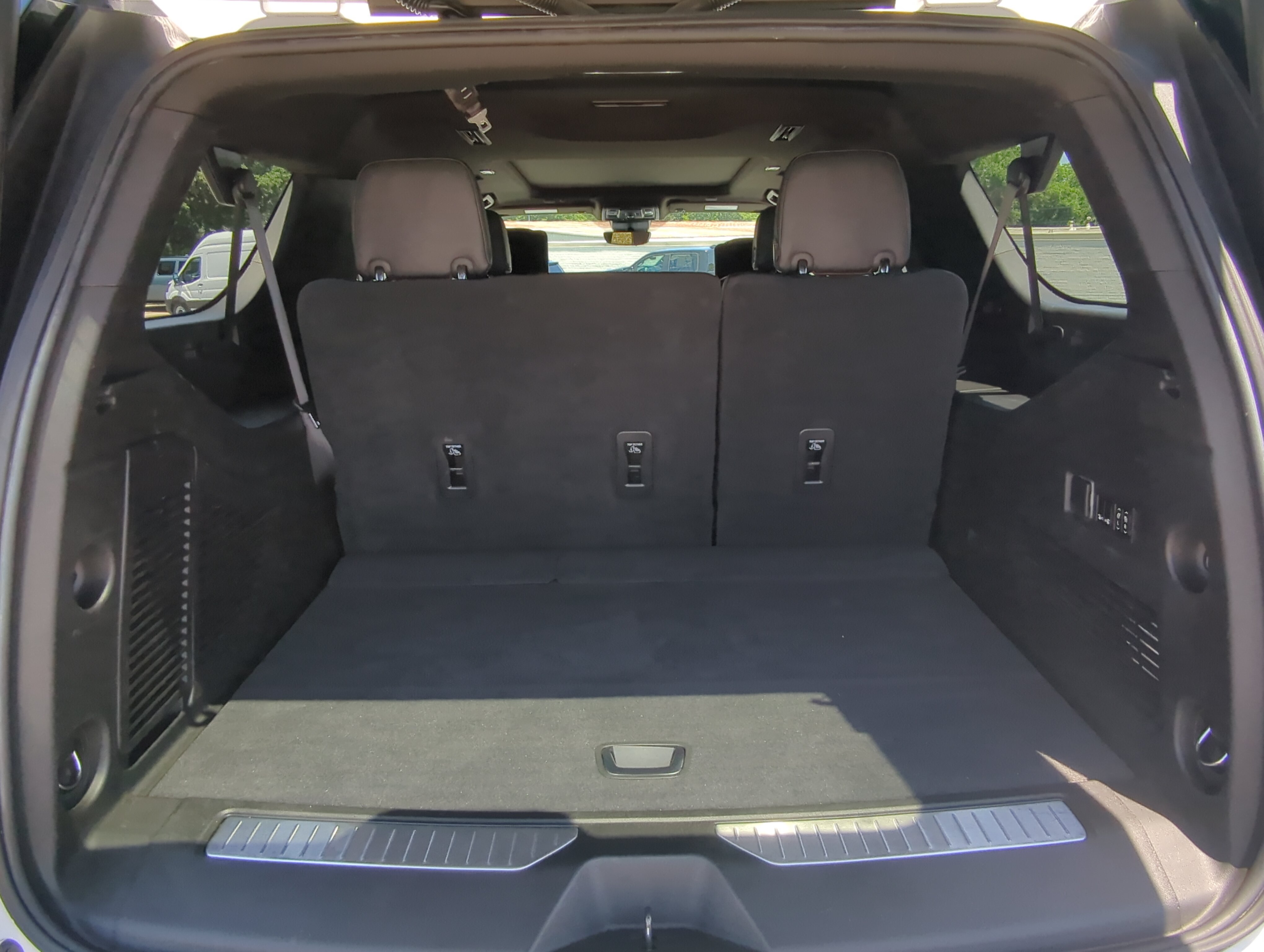 Used 2023 GMC Yukon XL Denali Ultimate AWD/4WD image 11