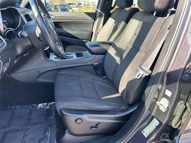 Used 2018 Jeep Grand Cherokee Laredo image 32