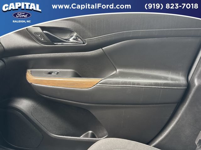 Used 2022 GMC Acadia SLE w/ Driver Convenience Package FWD image 29