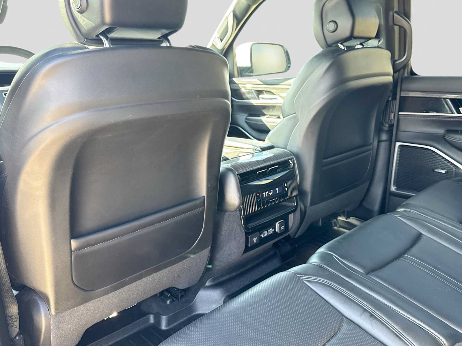 Used 2022 Jeep Wagoneer Series II w/ Premium Group I AWD/4WD image 17