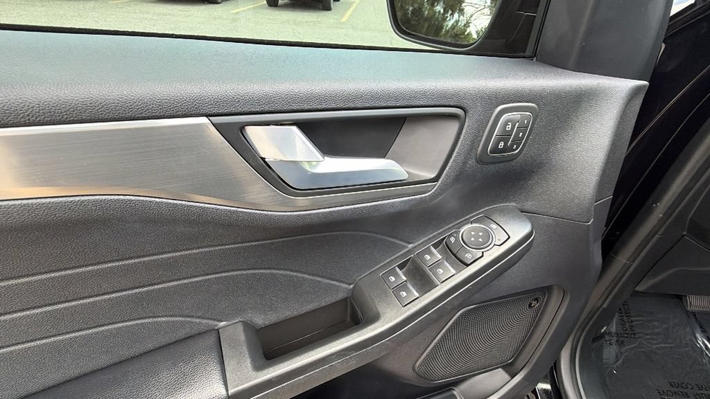 Certified 2022 Ford Escape Titanium FWD image 16