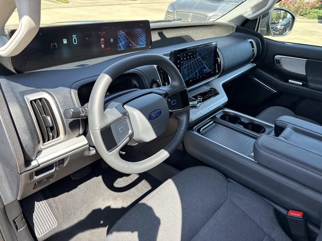 Certified 2025 Ford Expedition Active image 21