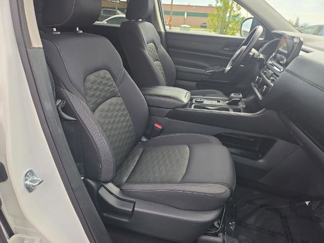 Used 2024 Nissan Pathfinder S AWD/4WD image 34