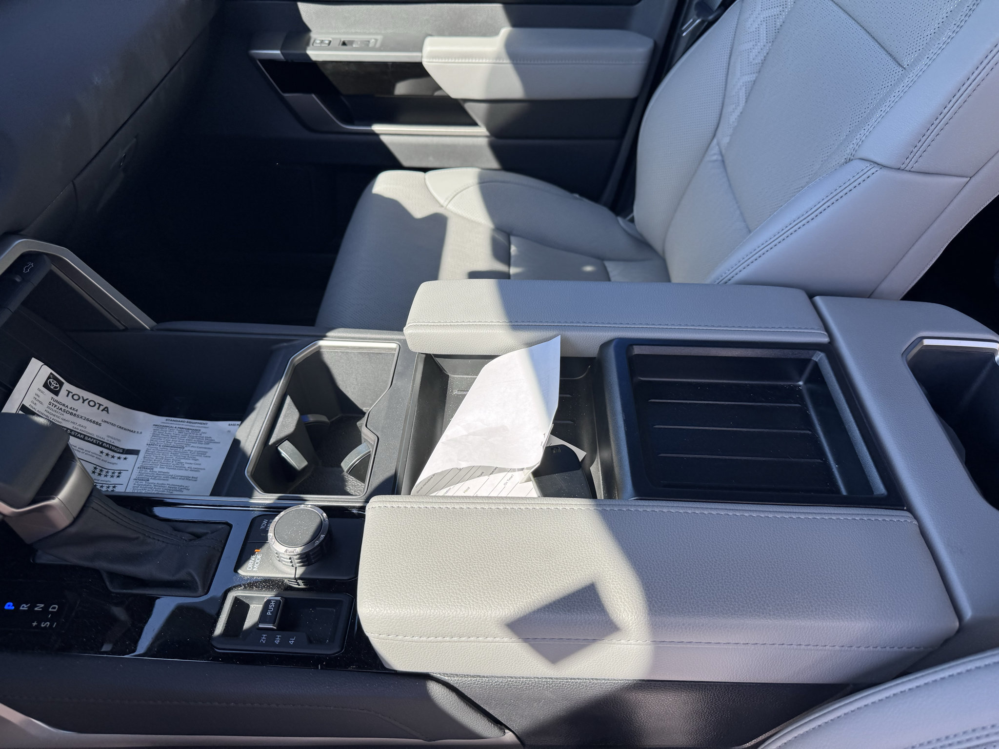 Used 2025 Toyota Tundra Limited AWD/4WD image 14