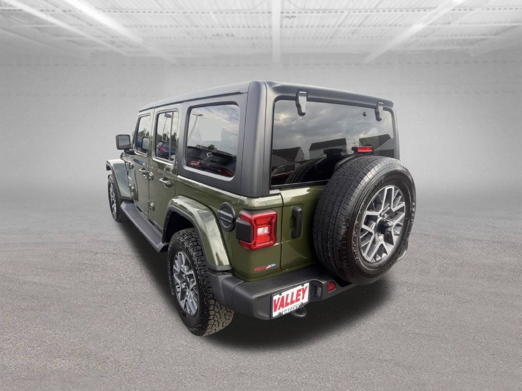 Used 2024 Jeep Wrangler Unlimited Sahara AWD/4WD image 9