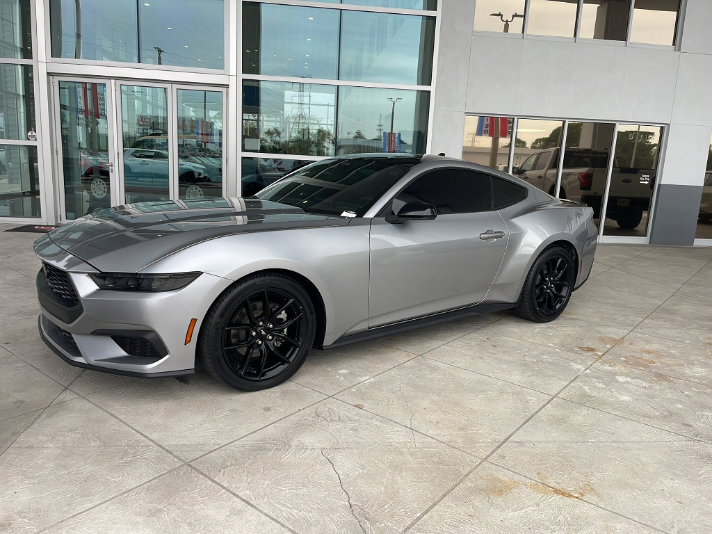 Certified 2024 Ford Mustang Coupe RWD image 2