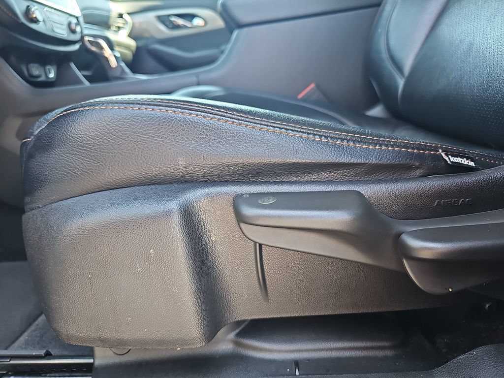 Used 2021 Chevrolet Traverse LS FWD image 29