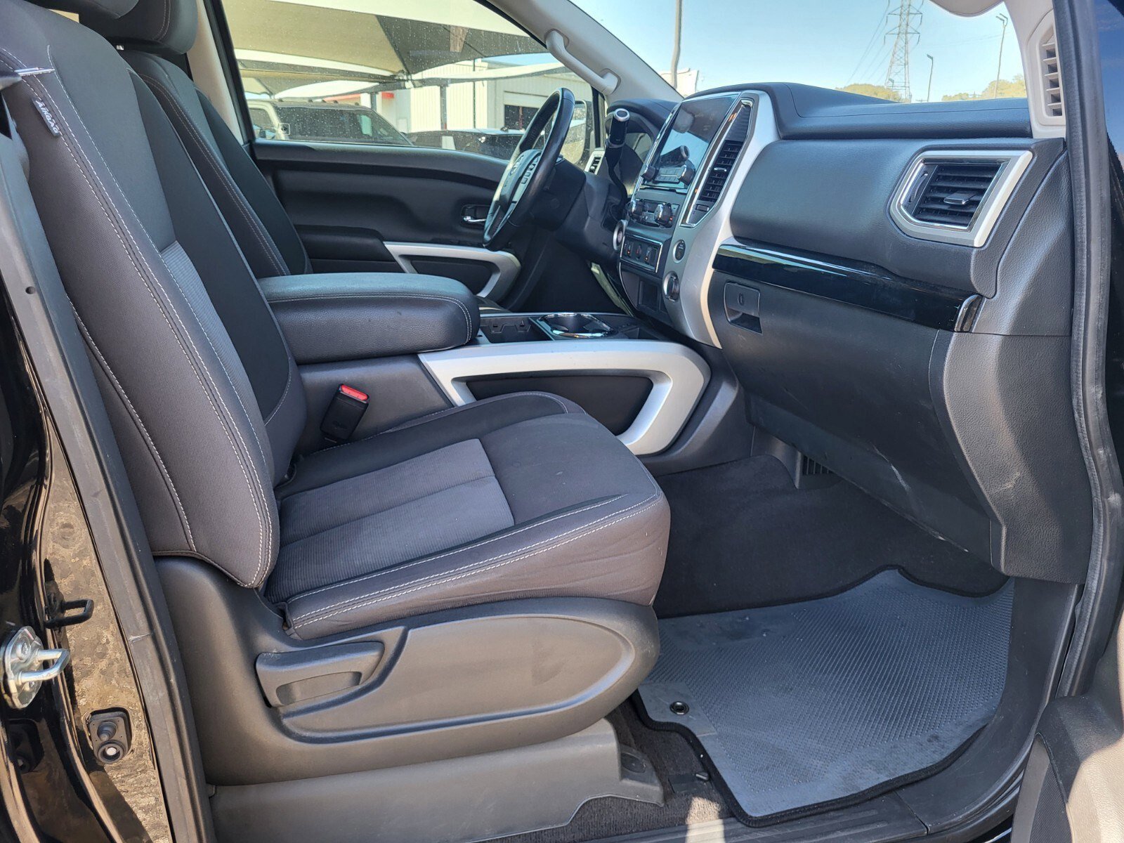 Used 2021 Nissan Titan SV w/ SV Convenience Package image 12
