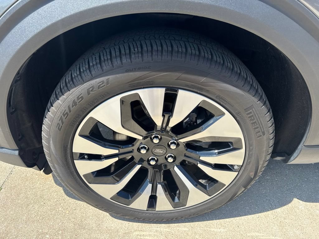 Certified 2025 Ford Explorer Platinum w/ LUX Leather Package AWD/4WD image 6