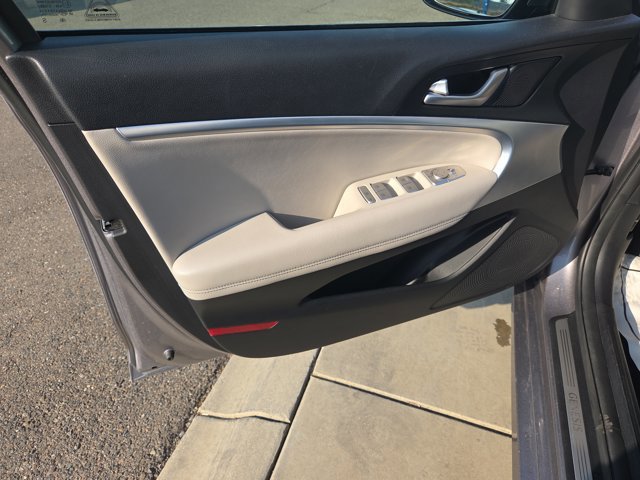 Used 2023 Genesis G70 2.0T image 11