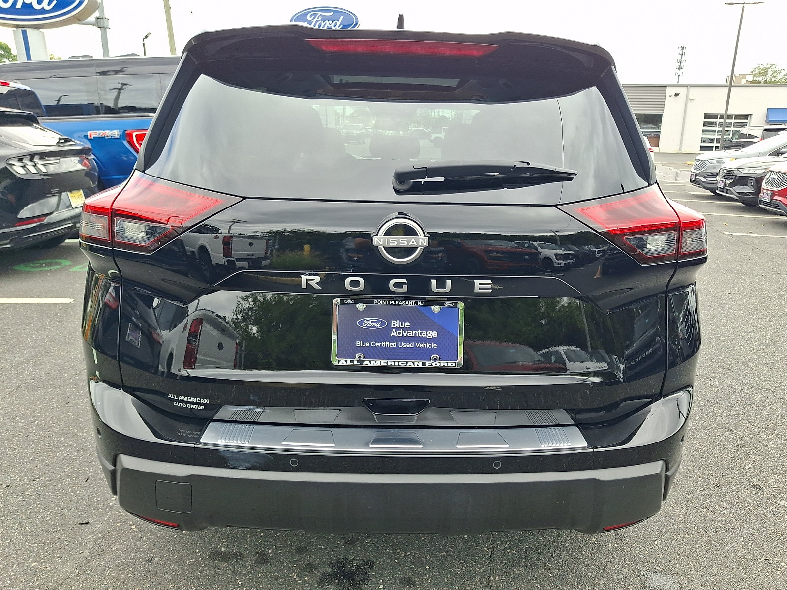 Used 2025 Nissan Rogue SV w/ SV Premium Package FWD image 9
