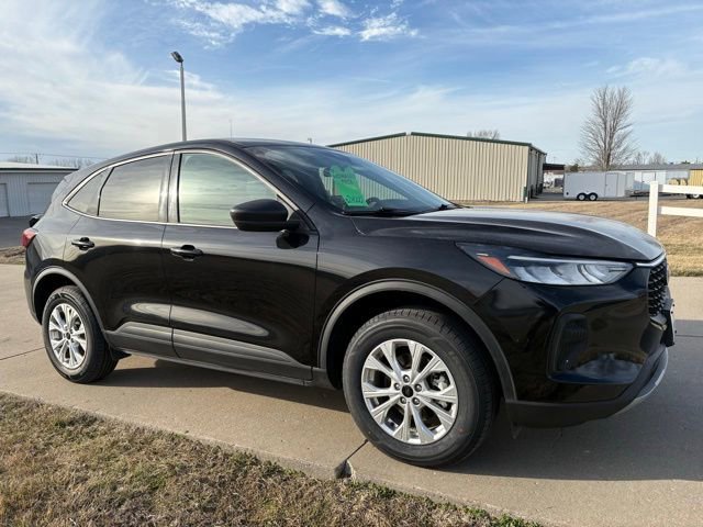 Certified 2025 Ford Escape Active AWD/4WD image 5