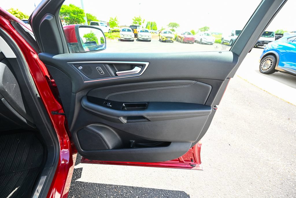 Certified 2019 Ford Edge Titanium w/ Equipment Group 301A AWD/4WD image 27