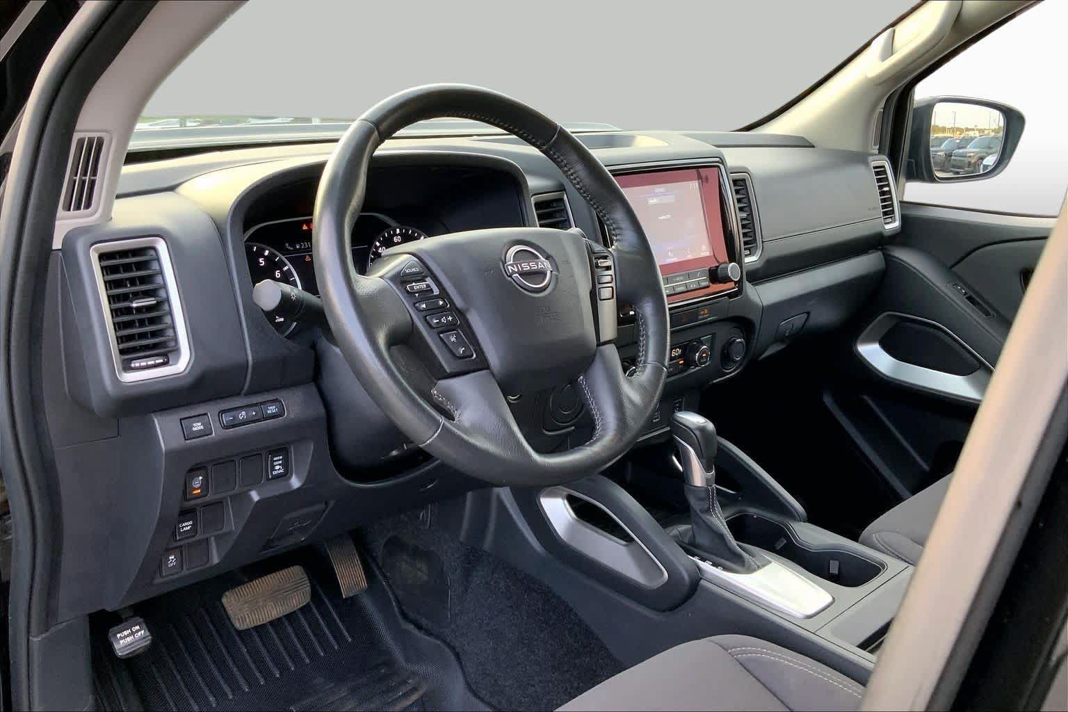 Used 2024 Nissan Frontier SV w/ SV Convenience Package RWD image 16