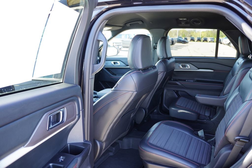 Certified 2025 Ford Explorer ST-Line AWD/4WD image 16