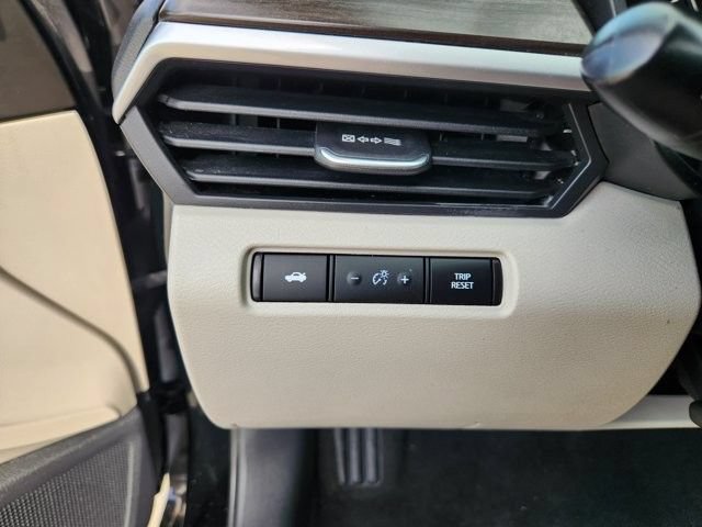 Used 2025 Nissan Altima 2.5 SV FWD image 21