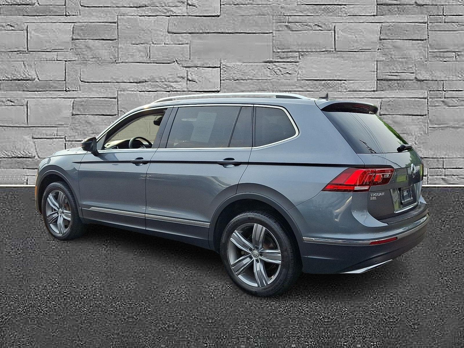 Used 2020 Volkswagen Tiguan SEL AWD/4WD image 7